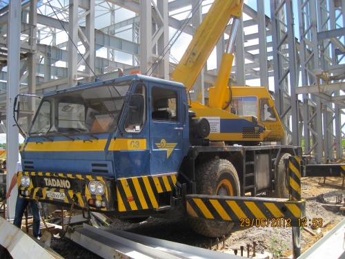 на фото: Продажа автокран вездеход Tadano ar-300e, 30 тонн, 35 метров, 1990 г.в.